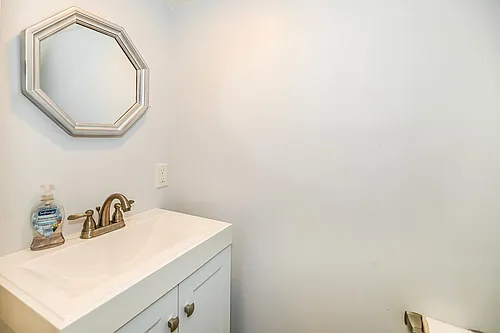 15 Bergen St Photo 1