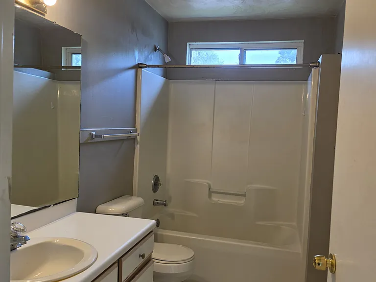 925 Dent St — Photo 13