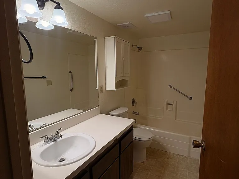 3708 N Country Club Rd #A-D — Photo 4