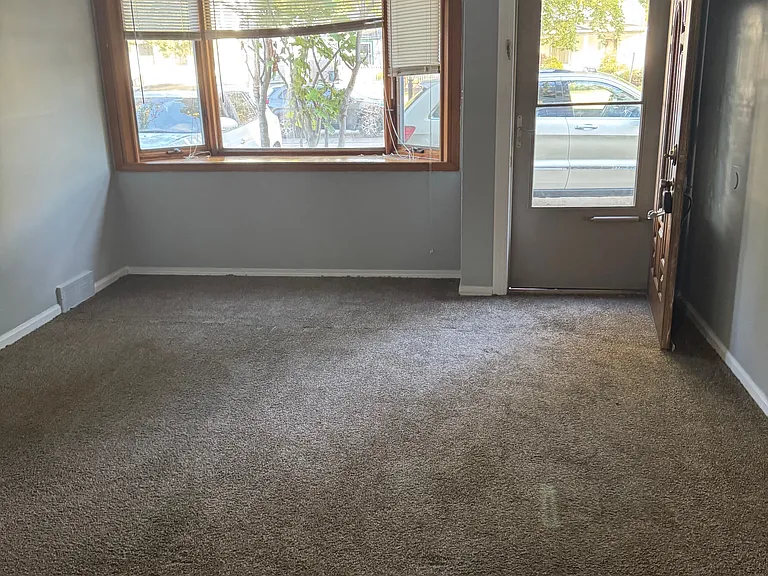 15625 W Forteen Mile Rd — Photo 2