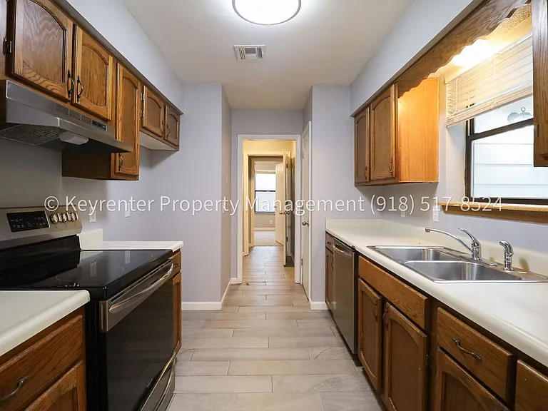 9351 S 89th Ave E — Photo 10