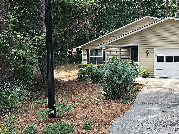 5th image of 165 Creekmont Ct