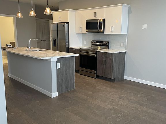 4th image of 4649 Umbria St #401