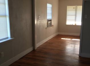 1930 2nd St, Hempstead, TX 77445