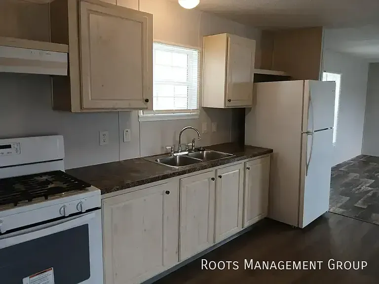 48 Oak St #48 — Photo 2