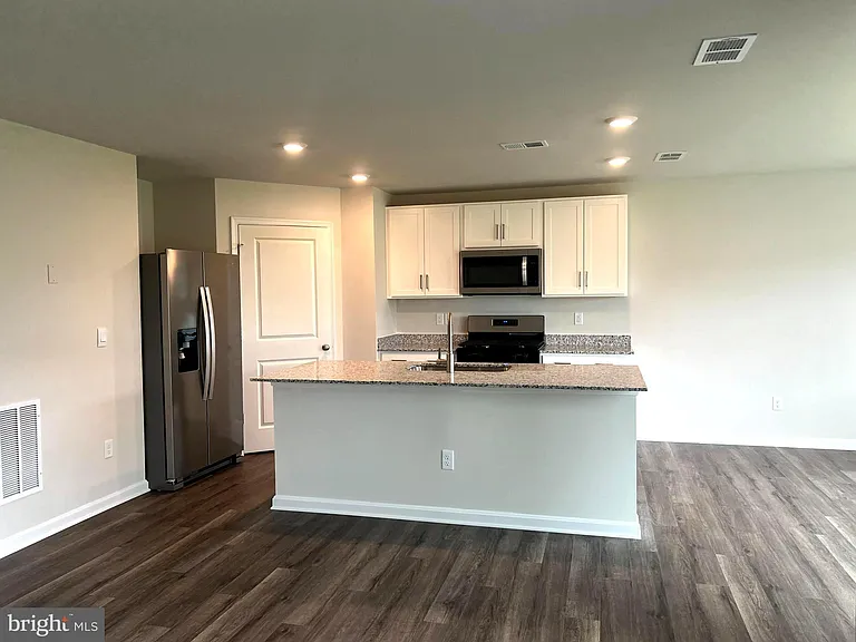 180 Hamstead Dr — Photo 8