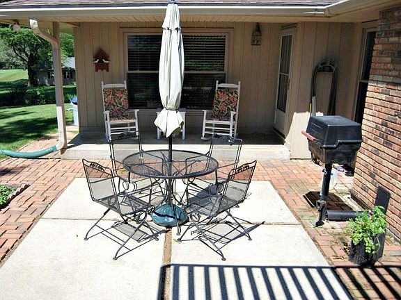 5th image of 9216 W Tulip Tree Dr