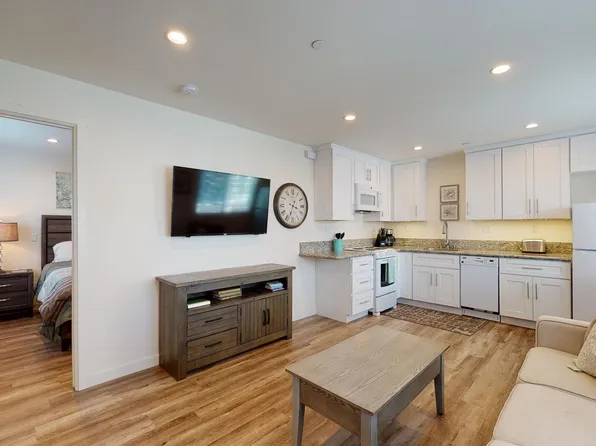 5647 Gaines St, San Diego, CA 92110