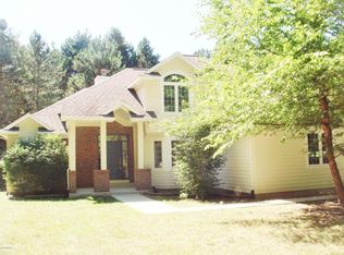 9297 Highland View Dr, Kalamazoo, MI 49009