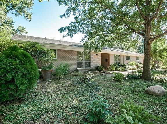 3rd image of 108 W Lavender Ln