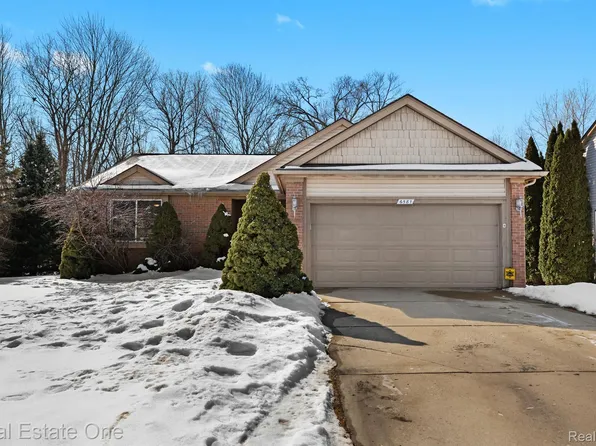 6581 Wedgewood Ct, Waterford, MI 48327