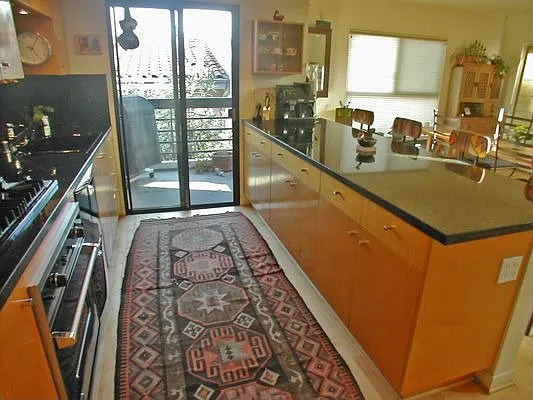 Custom kitchen & breakfast bar