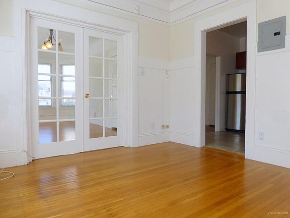 3rd image of 2400 Van Ness Ave #J8