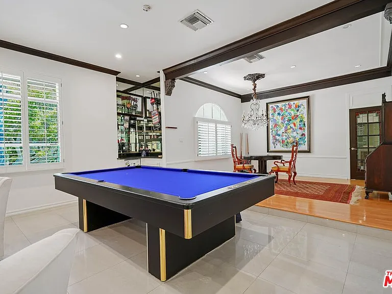 717 N Rodeo Dr — Photo 29