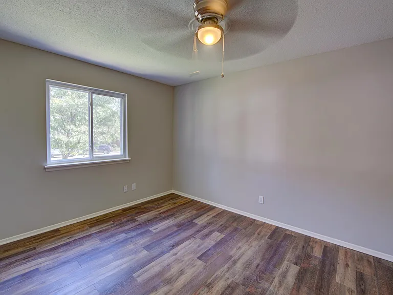 2114 Swift Ave — Photo 8