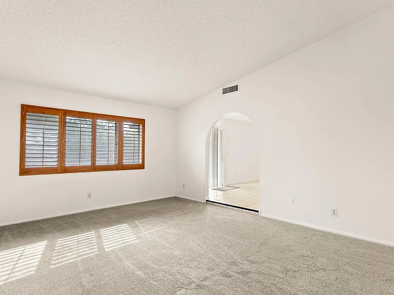 7309 W Canterbury Dr — Photo 12