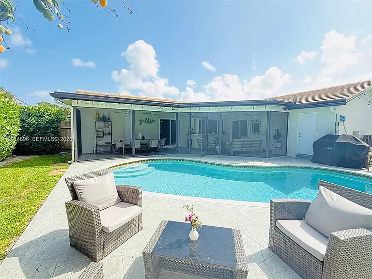 2411 NW 31st St — Photo 38