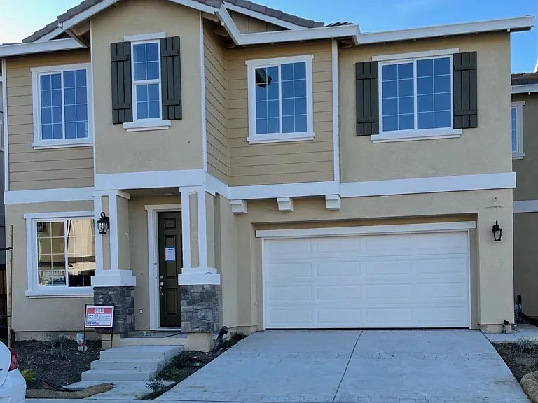 2001 Tamayo Way — Photo 1