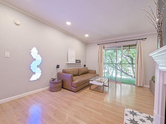 4th image of 259 N Capitol Ave Unit 273