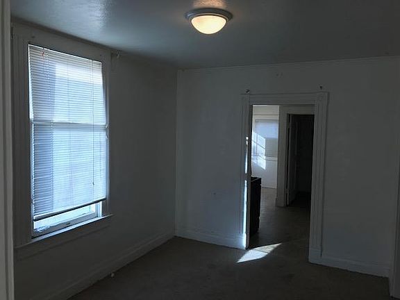 3rd image of 1225 N Poplar Ave