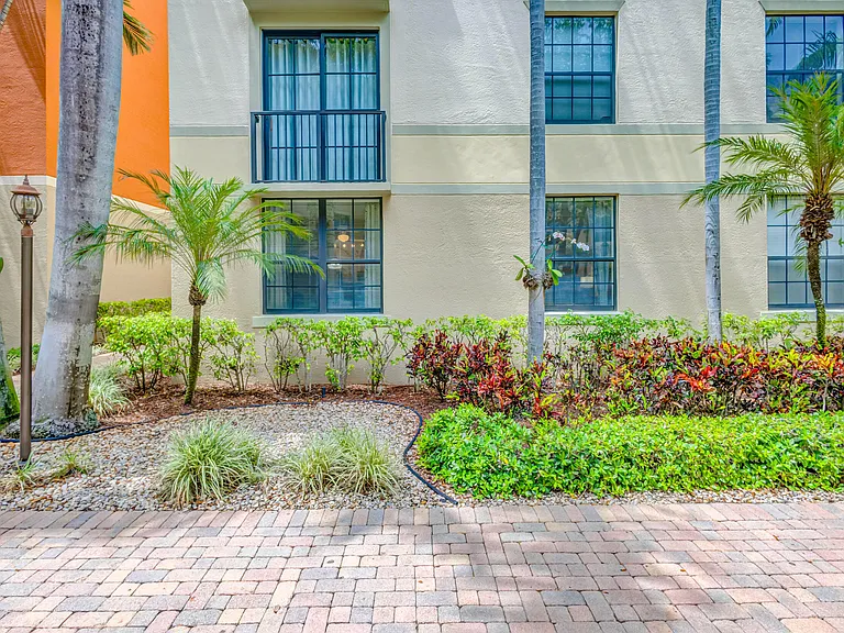 630 Sapodilla Ave #112 — Photo 35