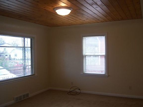 3rd image of 424 Howard Ave #424