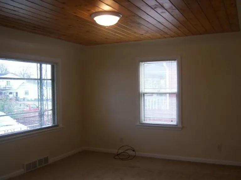 424 Howard Ave — Photo 3