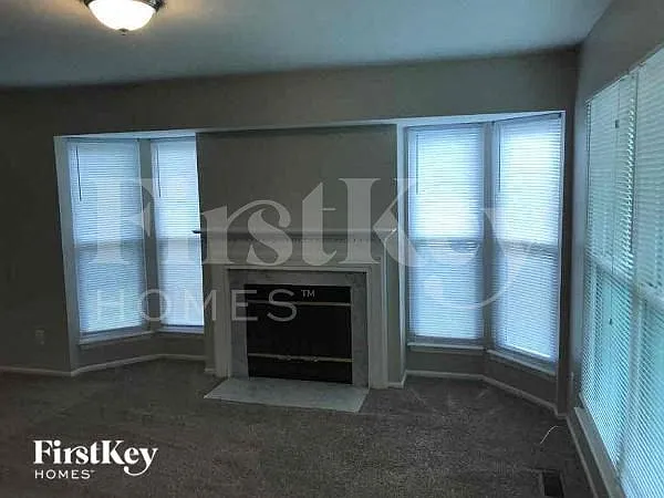 3 bed, 2.0 bath, 1727 sqft, $2,990 — Photo 2