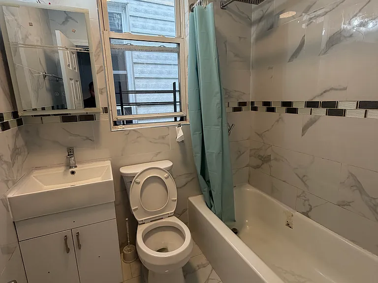1240 Saint Lawrence Ave #2 — Photo 6