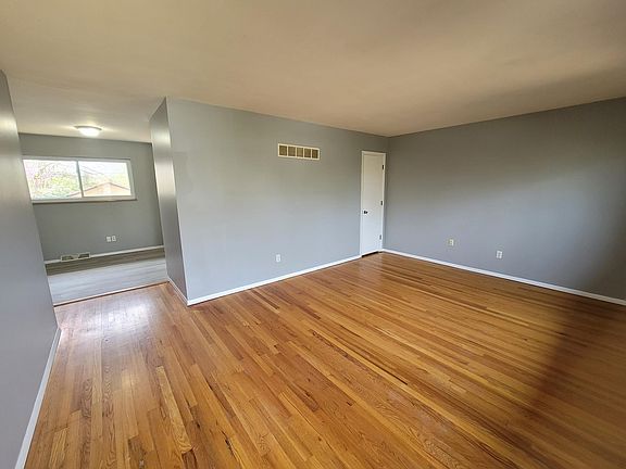 3rd image of 2510 Mockingbird Ln