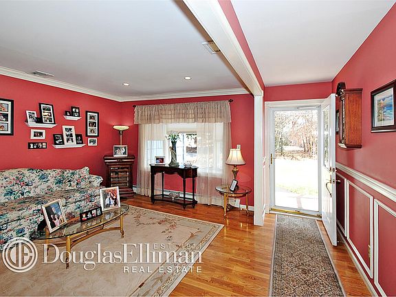 4th image of 34 Osborne Ave