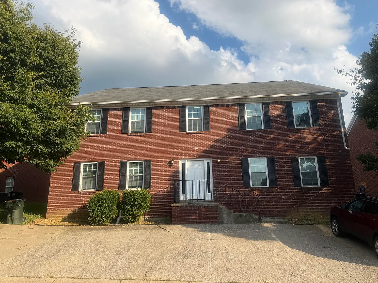 2 bed, 1.0 bath, 1250 sqft, $1,100 — Photo 1