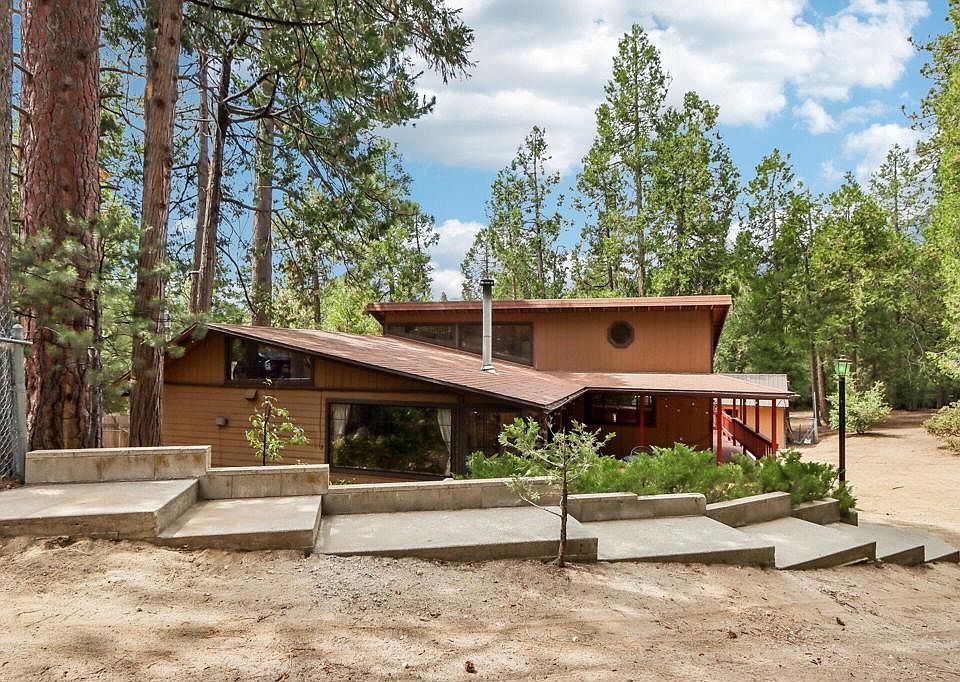 1st image of 54820 Fern Dr