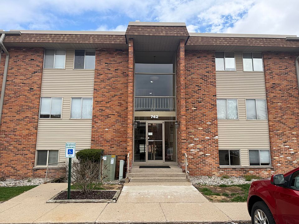 1st image of 742 W Kilgore Rd APT 106