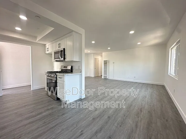 810 S Flower St #1 — Photo 5