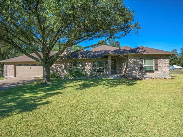 2002 Pinewood Dr, Bryan, TX 77807