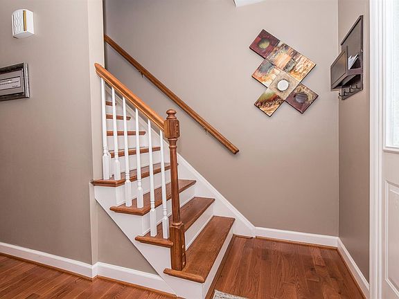 2nd image of 1860 Vanderbilt Dr