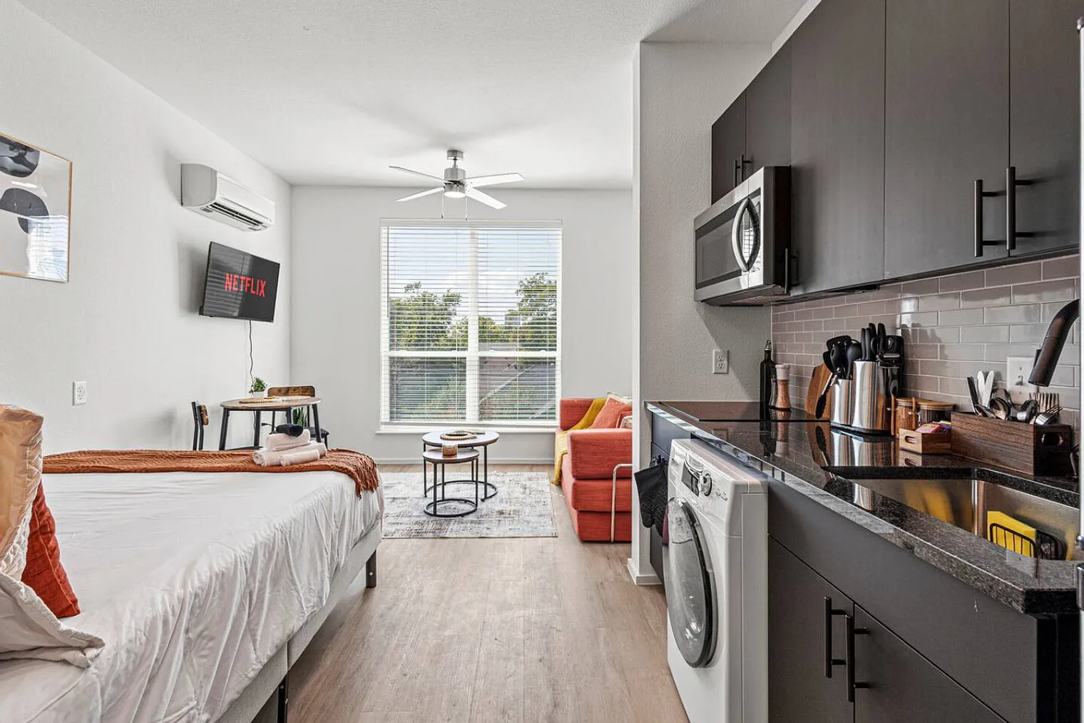 1 bed, 1.0 bath, 301 sqft, $2,495 — Photo 3