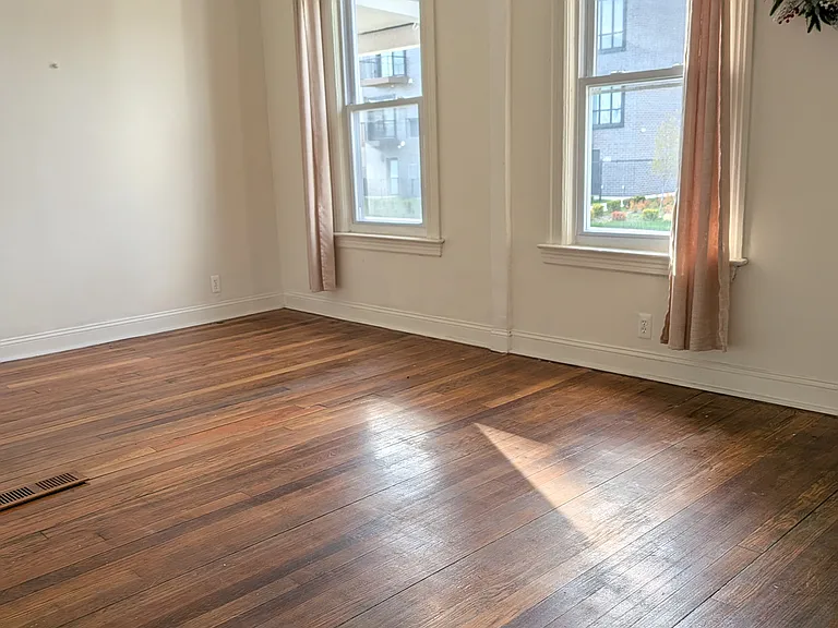 532 Horton Ave — Photo 3