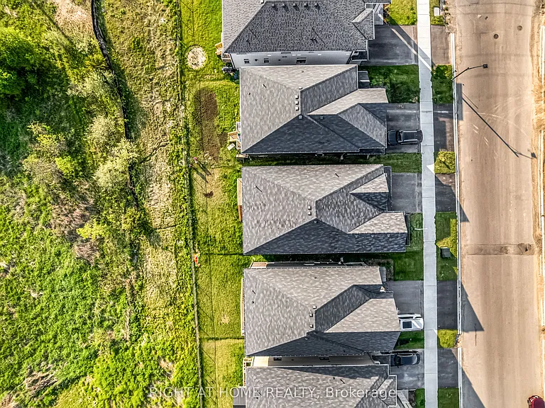 330 Gillespie Dr — Photo 6