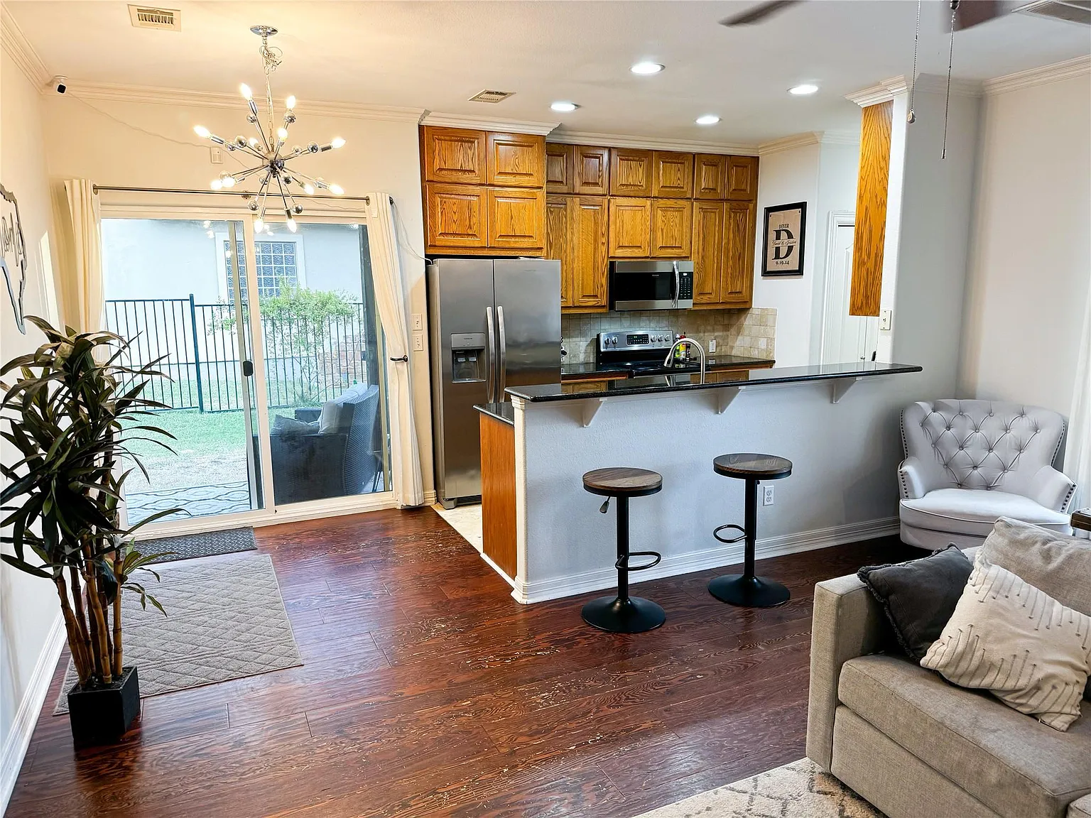 3 bed, 2.0 bath, 1553 sqft, $2,450 — Photo 4