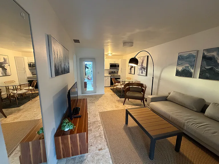 421 SW 9th St #4 — Photo 7