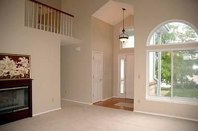4th image of 806 W Dahlia Ct