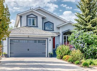 37 SE Lakeside Greens Close, Chestermere, AB T1X 1C2