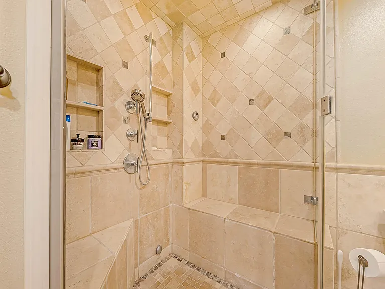 5800 Owensmouth Ave #7 — Photo 19