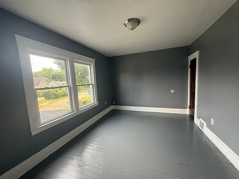 915 Highland Rd NE — Photo 7
