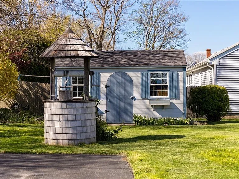 95 Douglas Ave — Photo 27