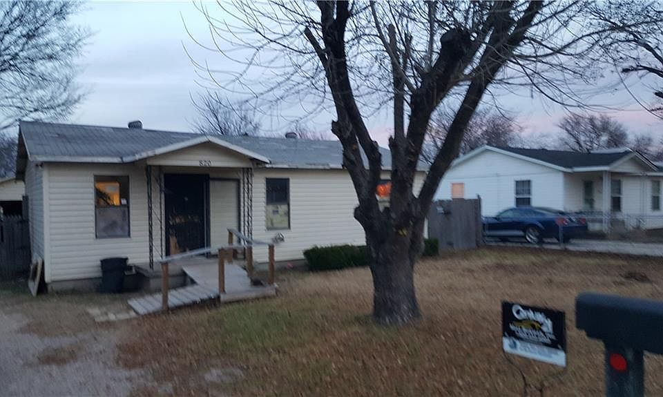1st image of 820 Clyde St