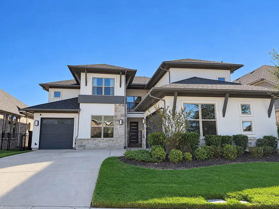 943 Marie Dr