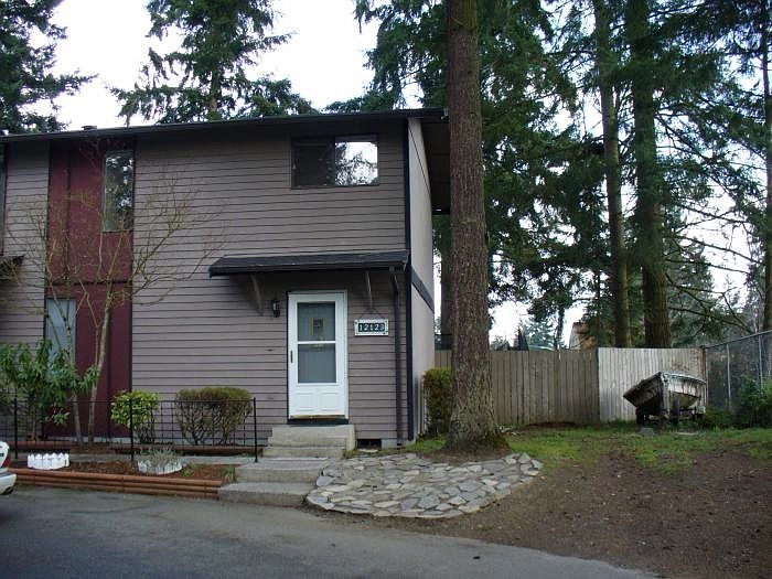 1st image of 12121 To 12123 108th Avenue Ct E